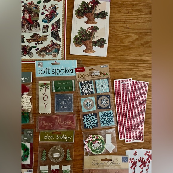LARGE LOT OF CHRISTMAS STICKERS AND EMBELLISHMENTS - Picture 4 of 5